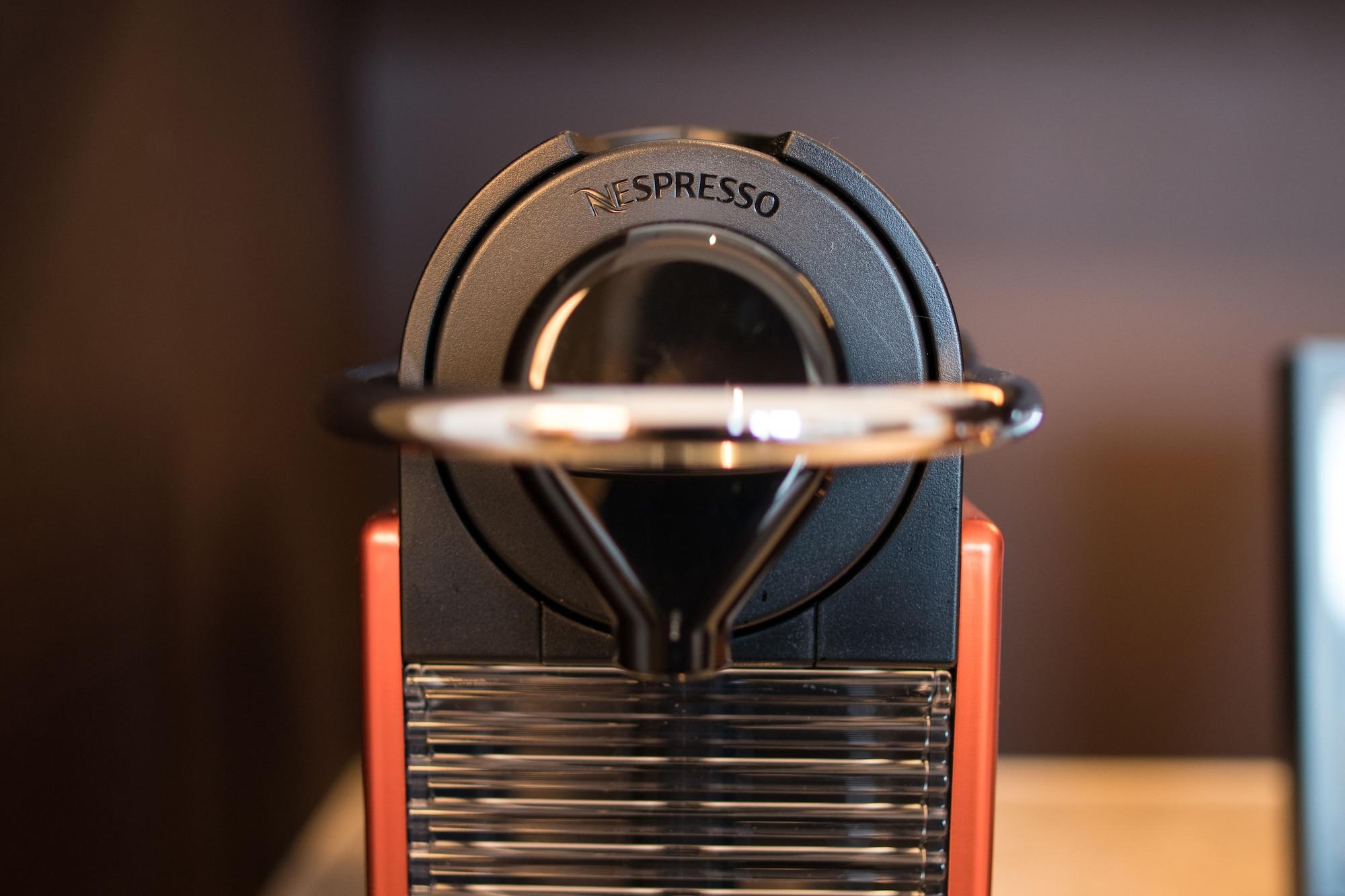 Andaz Singapore, By Hyatt Εξωτερικό φωτογραφία A Nespresso machine